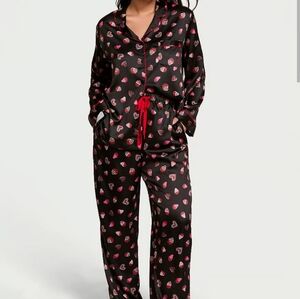 VS Glazed Satin Long Pajama Set Black, Chocolate Covered Strawberries Size MLong